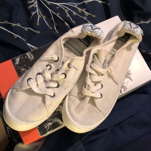 Roxy Womens Rory Slip on Sneaker size 9/40 - Picture 2 of 5